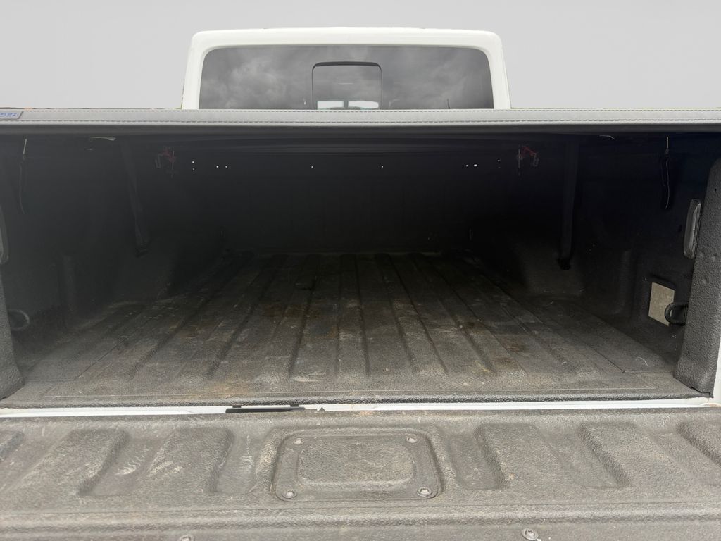 2020 Jeep Gladiator Rubicon White at Sutliff Volkswagen