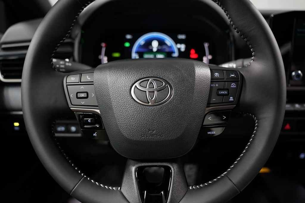 Thumbnail: 2025 Toyota Camry - 12