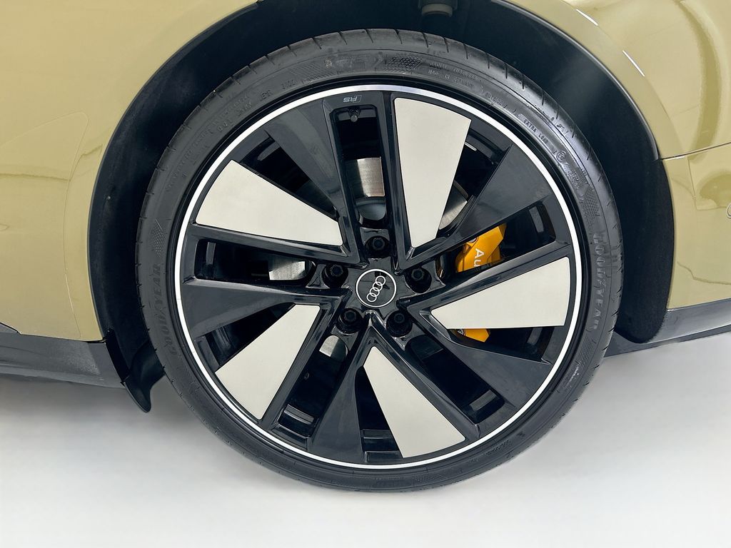 Thumbnail: 2022 Audi RS e-tron GT - 30