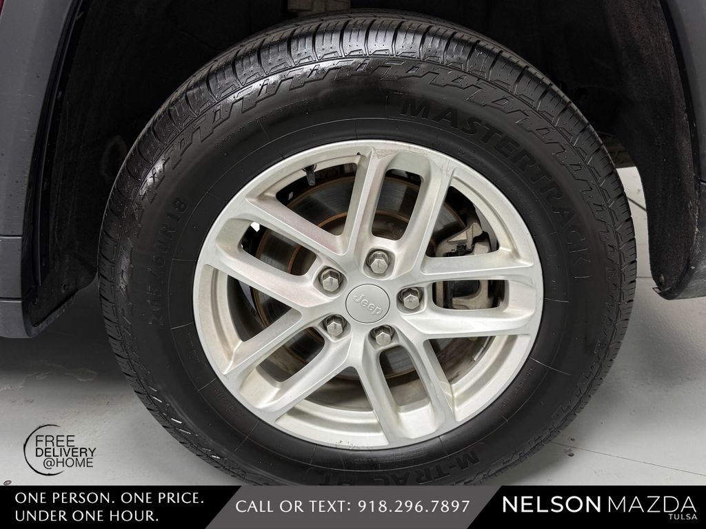 Used 2023 Red Jeep Laredo image 12