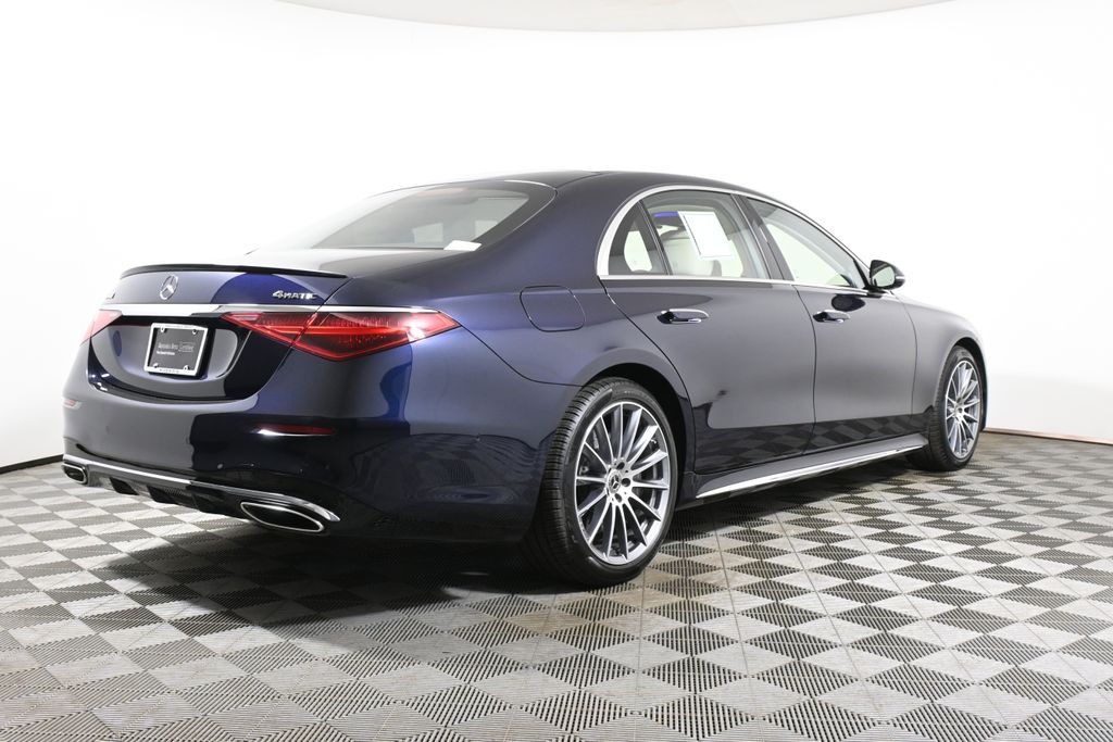 Thumbnail: 2025 Mercedes-Benz S-Class - 7