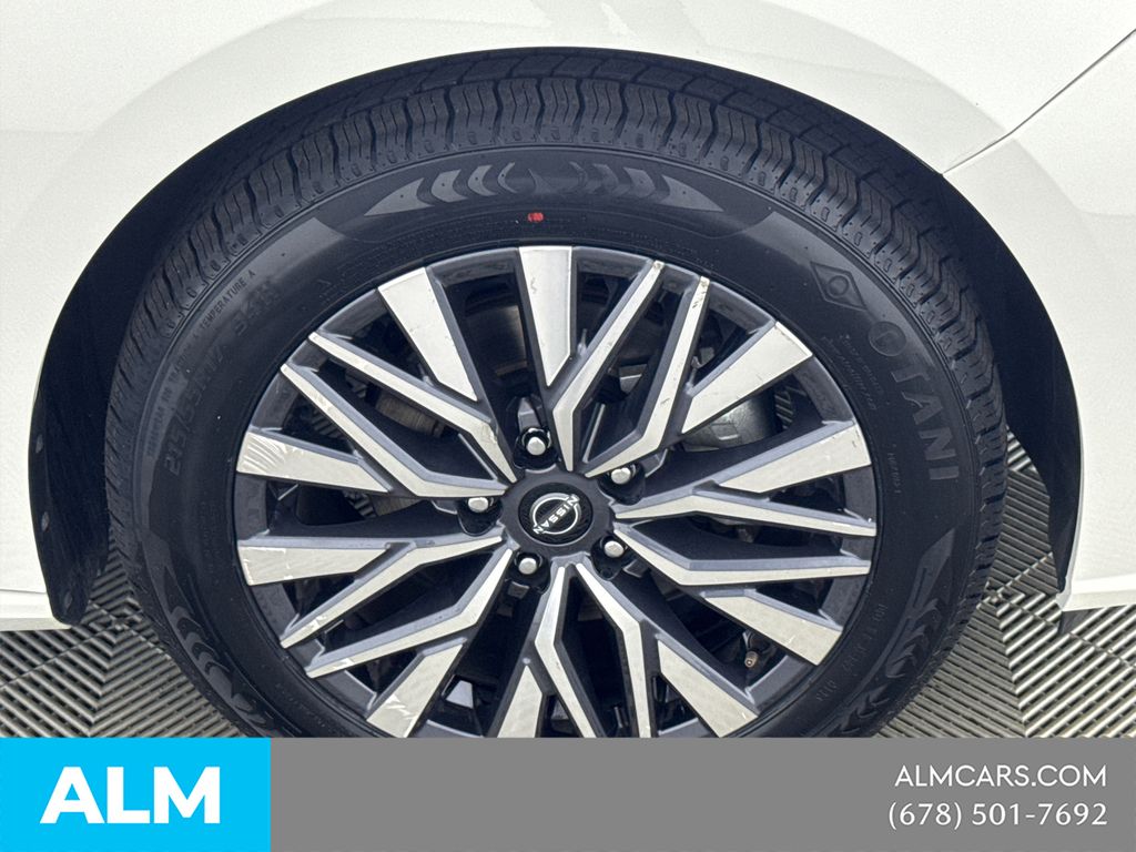 Used 2025 White Nissan 2.5 SV image 16