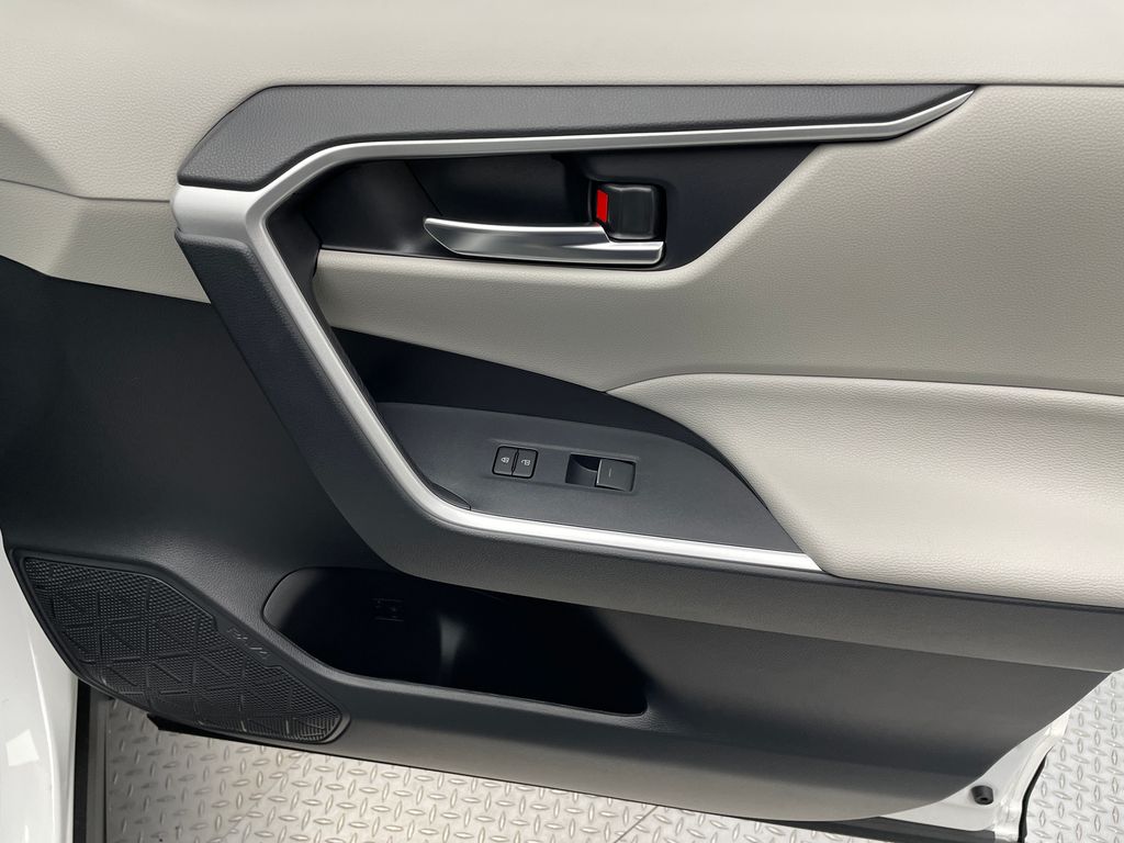 Thumbnail: 2025 Toyota RAV4 - 15