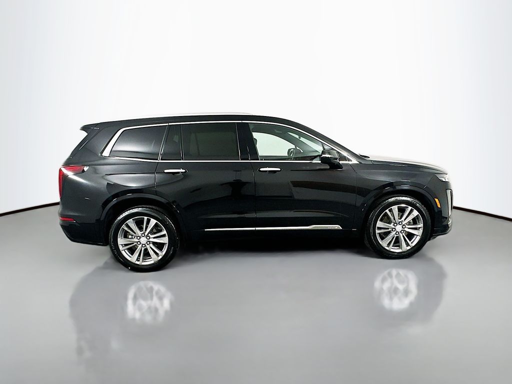 Thumbnail: 2022 Cadillac XT6 - 4