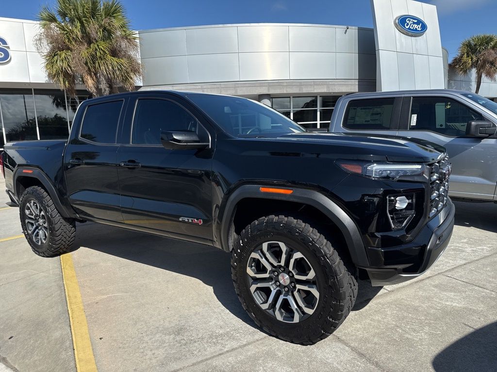 2024 GMC Canyon 4WD AT4
