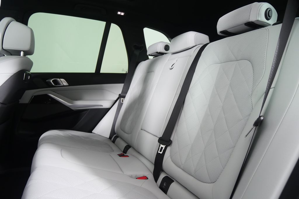 Thumbnail: 2026 BMW X5 - 16