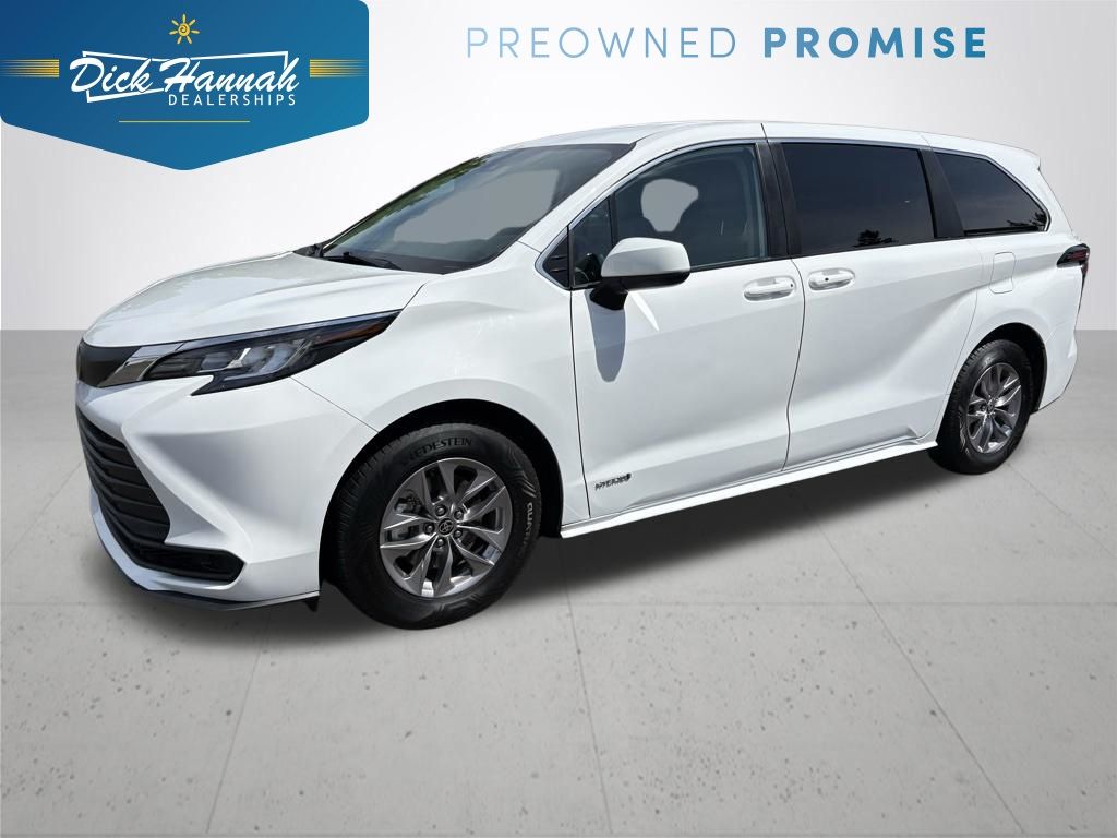 Super White 2021 Toyota Sienna Minivan Front-Wheel Drive Continuously Variable Transmission