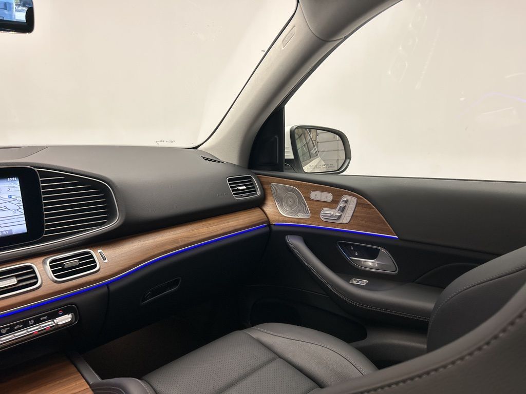 Thumbnail: 2025 Mercedes-Benz GLE - 25