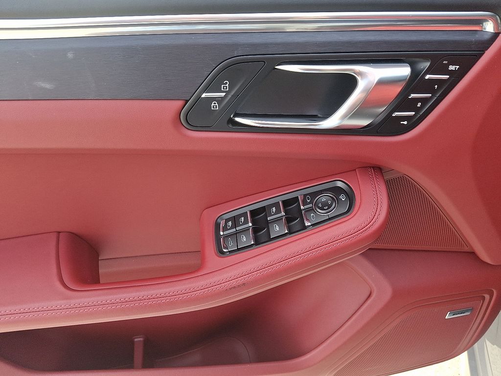 Thumbnail: 2025 Porsche Macan - 14