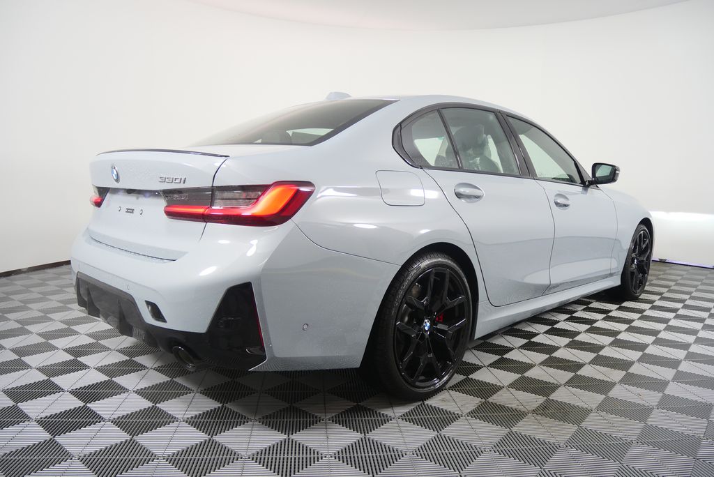 Thumbnail: 2026 BMW 3 Series - 3