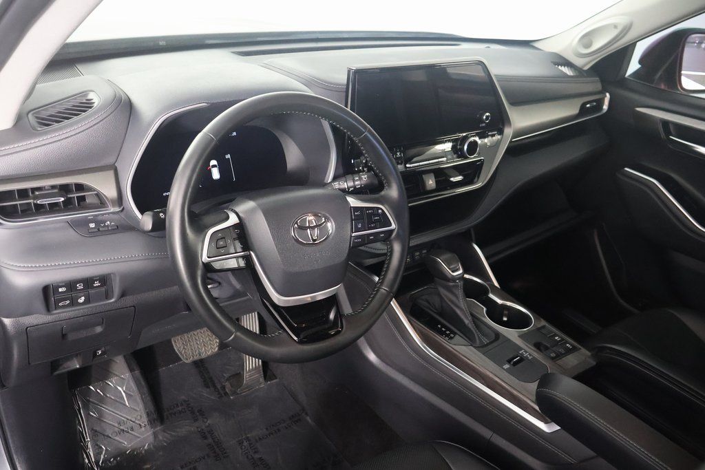 2023 Toyota Highlander Limited 7