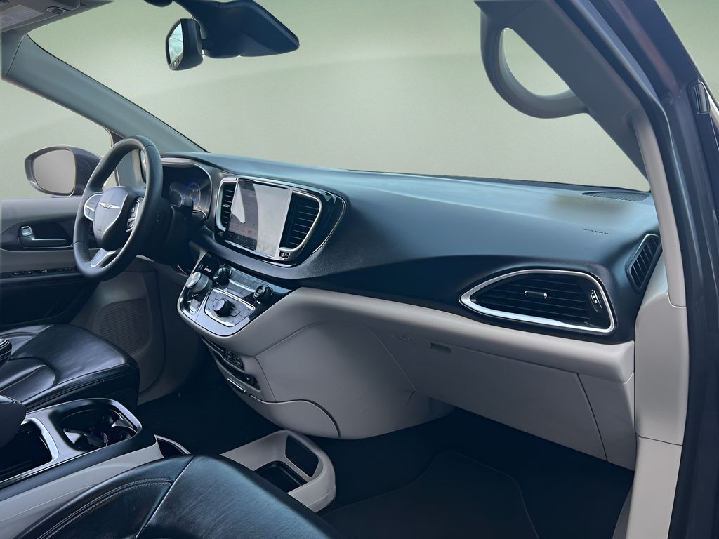 Used 2022 Chrysler Pacifica Van