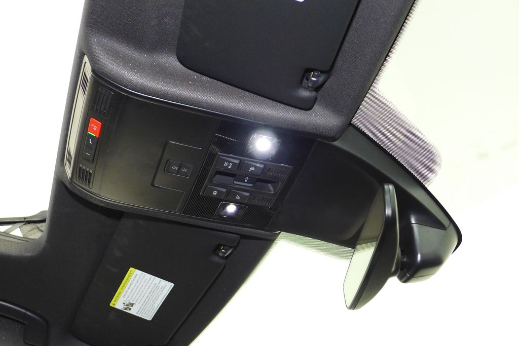 Thumbnail: 2023 Volkswagen Tiguan - 17