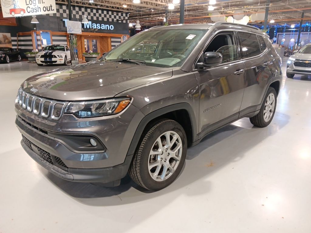 Gray (Granite Crystal Metallic Clearcoat) 2022 Jeep Compass Latitude Lux 4WD SUV / Crossover Four-Wheel Drive 9-Speed Automatic