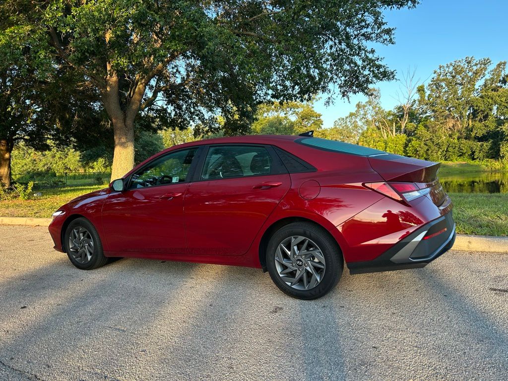 Thumbnail: 2024 Hyundai Elantra - 3