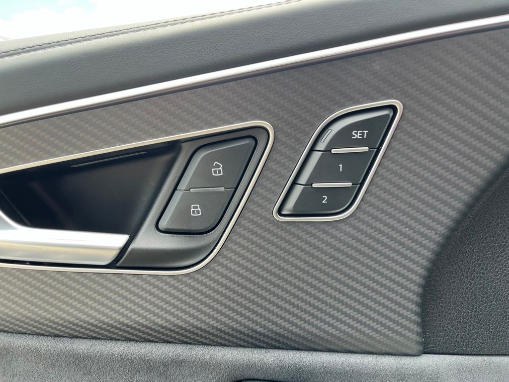 Thumbnail: 2026 Audi Q8 - 11