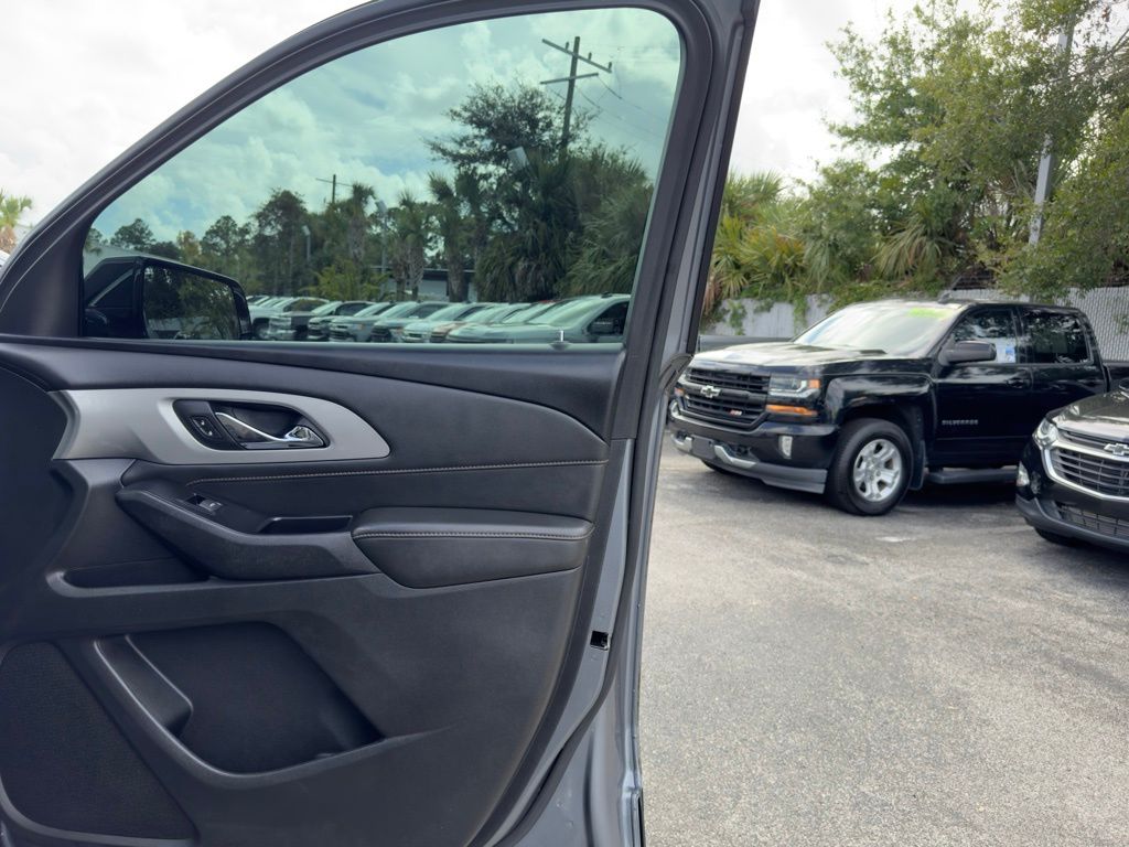 2020 Chevrolet Traverse LS 31