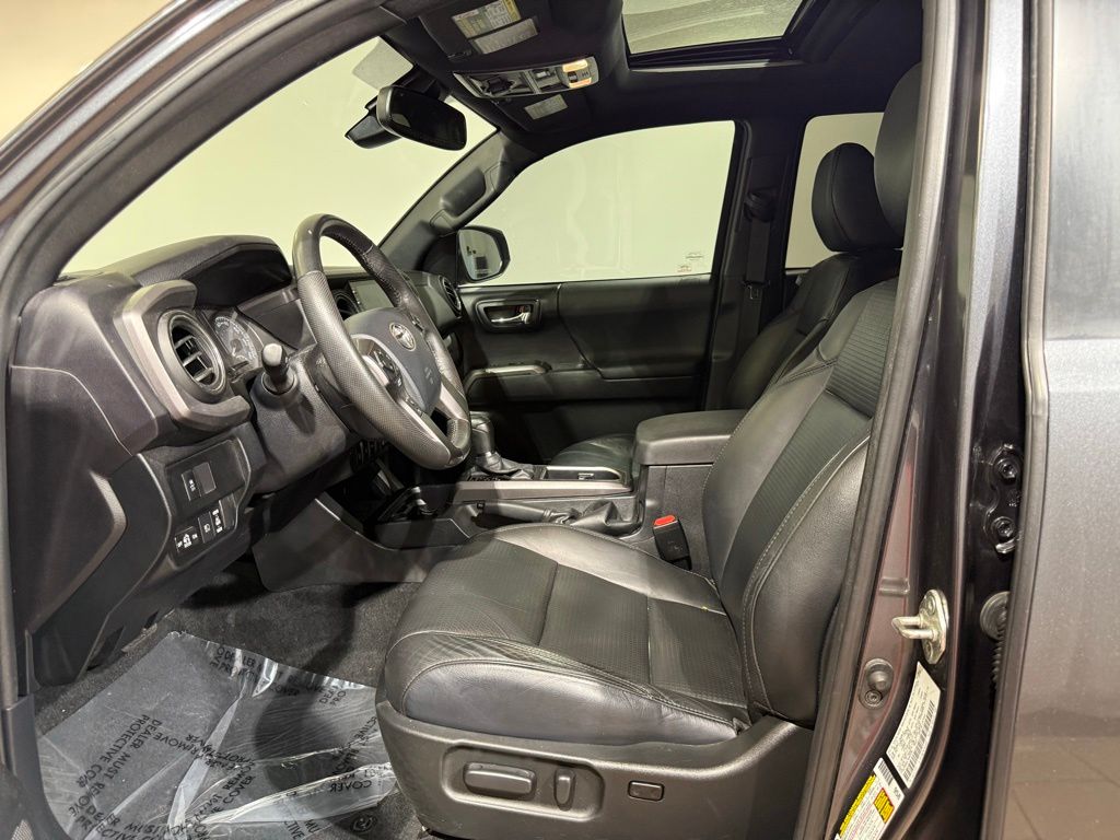 Thumbnail: 2020 Toyota Tacoma - 12