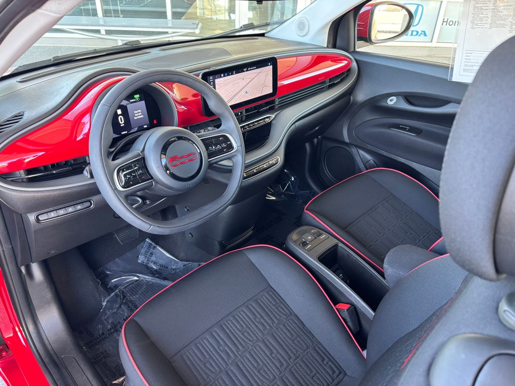 Thumbnail: 2024 Fiat 500e - 9