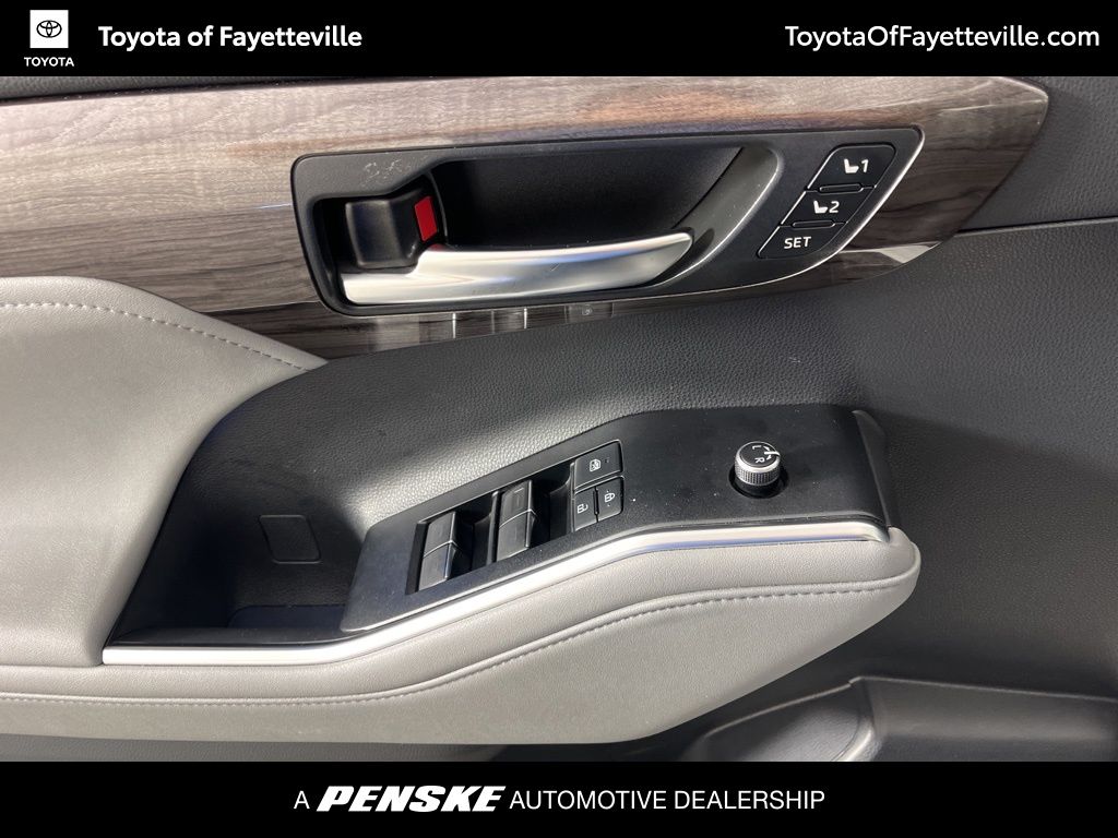 Thumbnail: 2021 Toyota Highlander - 29