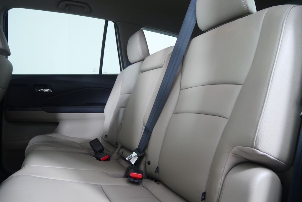 Thumbnail: 2018 Honda Pilot - 16