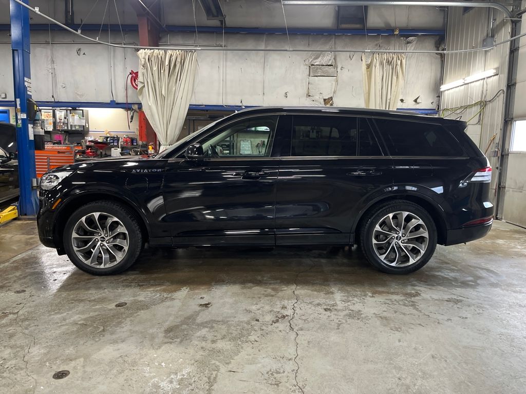 View vehicle photo 2