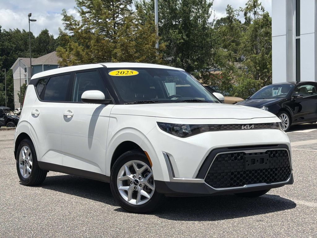 Snow White Pearl 2025 Kia Soul SUV / Crossover Front-Wheel Drive Continuously Variable Transmission