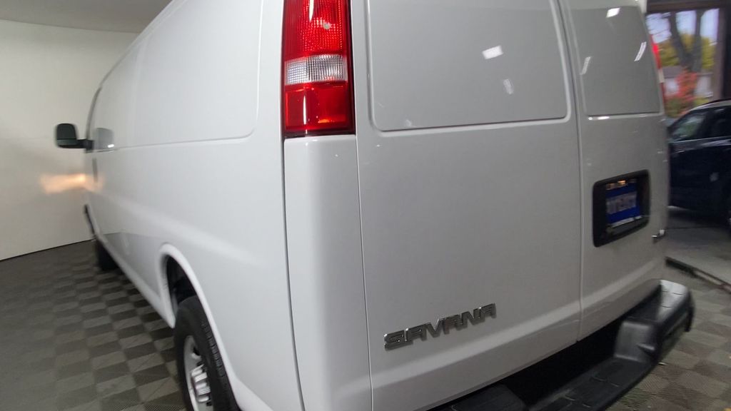 2023 GMC Savana 3500 Work Van 7