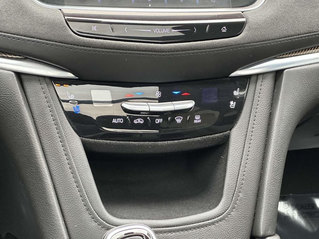 2018 Cadillac XT5 Platinum 12