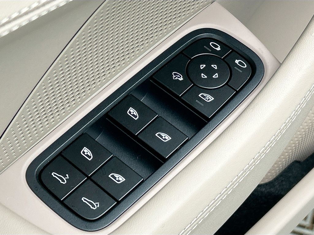 Thumbnail: 2026 Porsche Panamera - 24