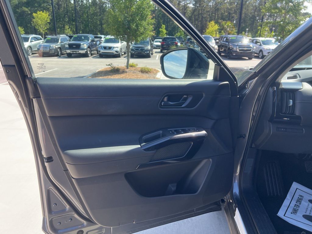 2025 Gun Metallic Nissan Pathfinder S FWD SUV