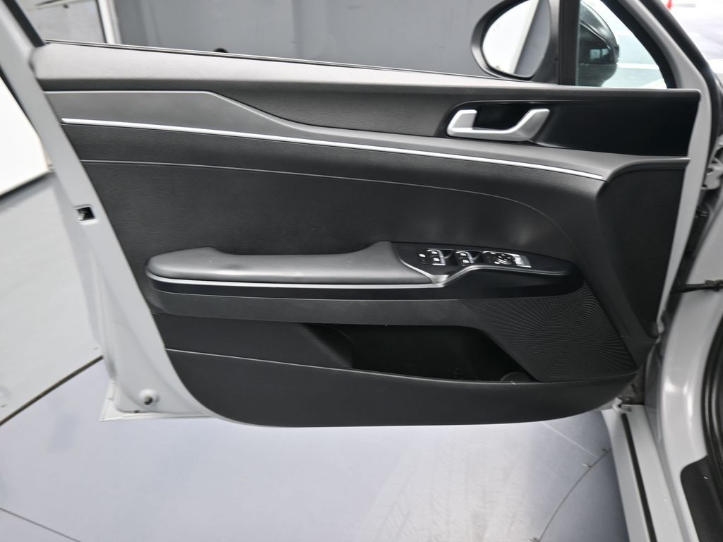 Used 2023 Wolf Gray Kia GT-Line image 13