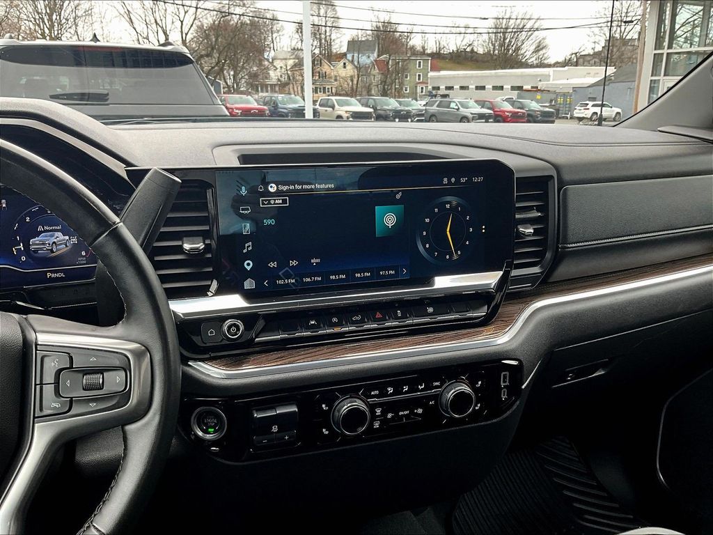 2025 Chevrolet Silverado 1500 — photo 18