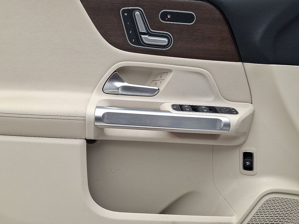 Thumbnail: 2020 Mercedes-Benz GLB - 12