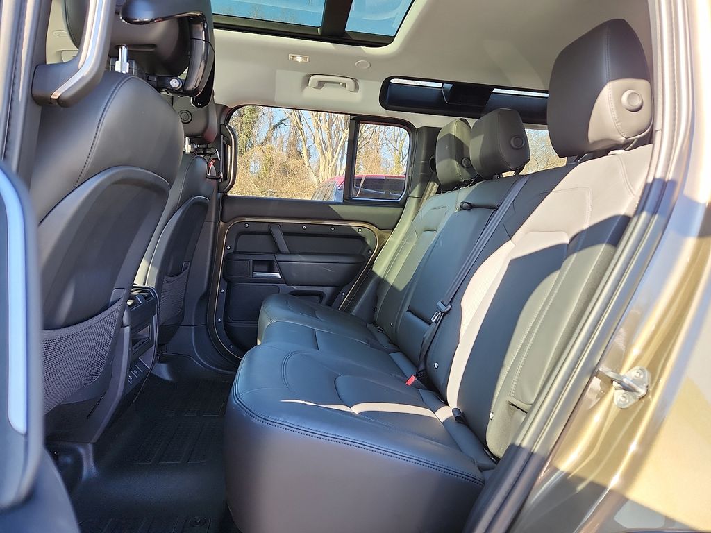 Thumbnail: 2025 Land Rover Defender - 10