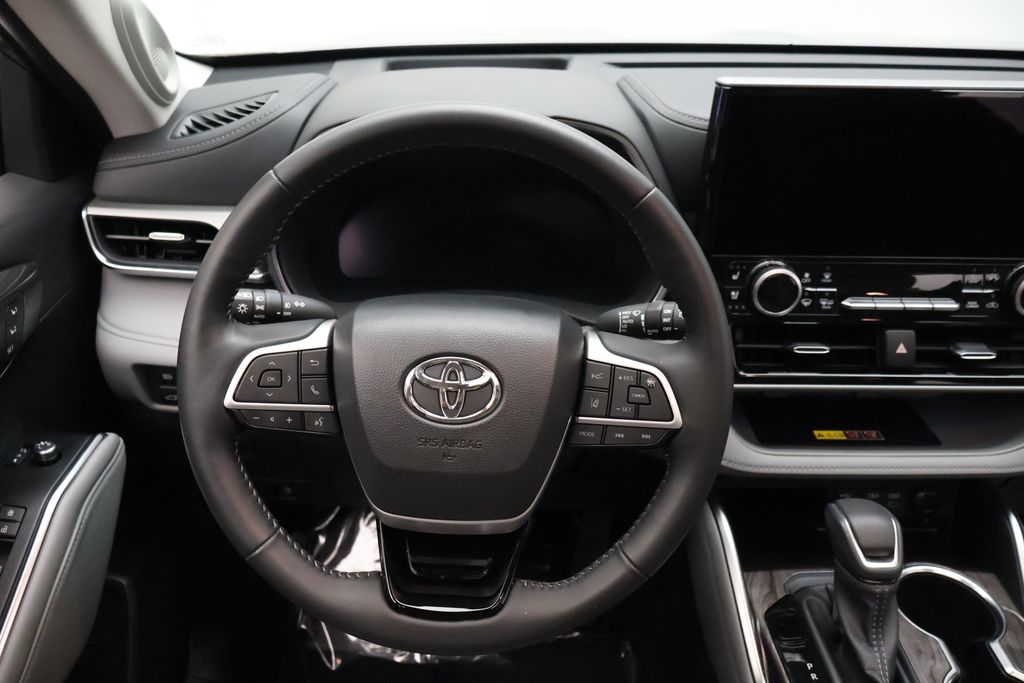 Thumbnail: 2025 Toyota Highlander - 23