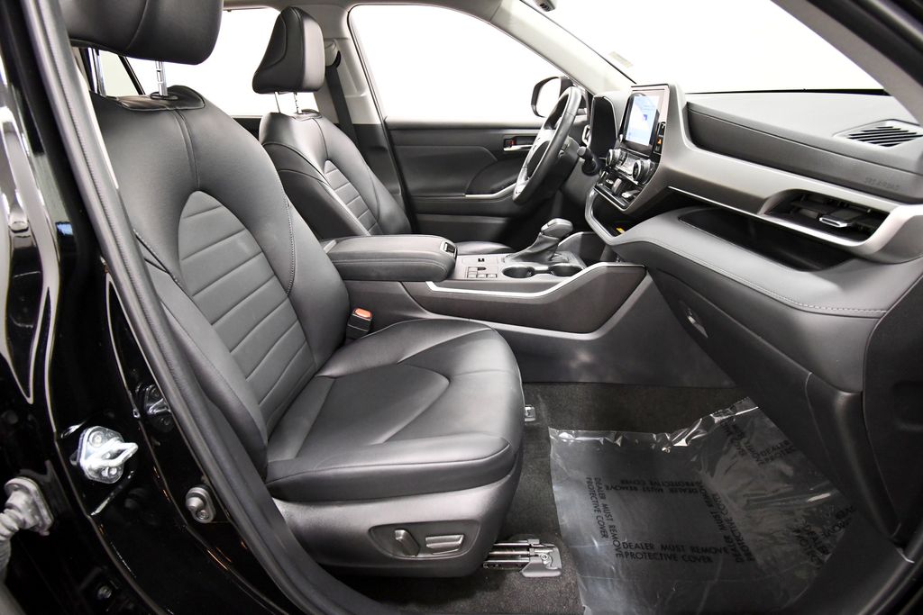 Used 2023 Toyota Highlander Hybrid SUV