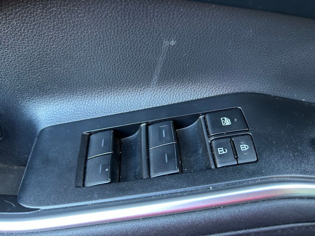 Thumbnail: 2023 Toyota Highlander - 17