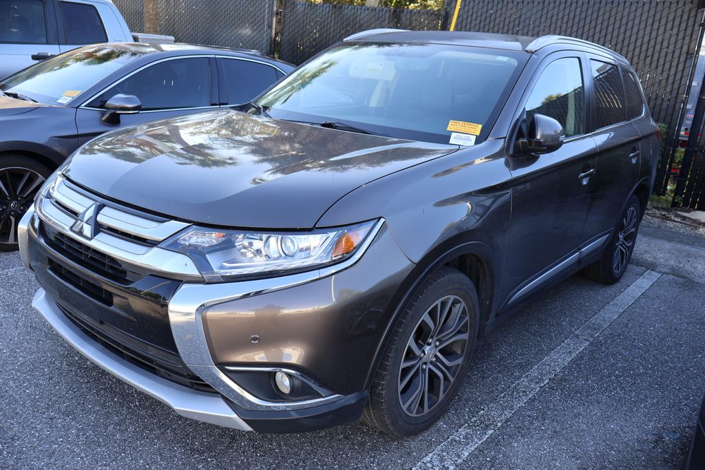 Thumbnail: 2017 Mitsubishi Outlander - 2