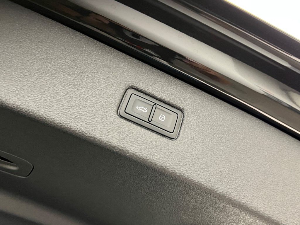 Thumbnail: 2026 Audi Q7 - 8