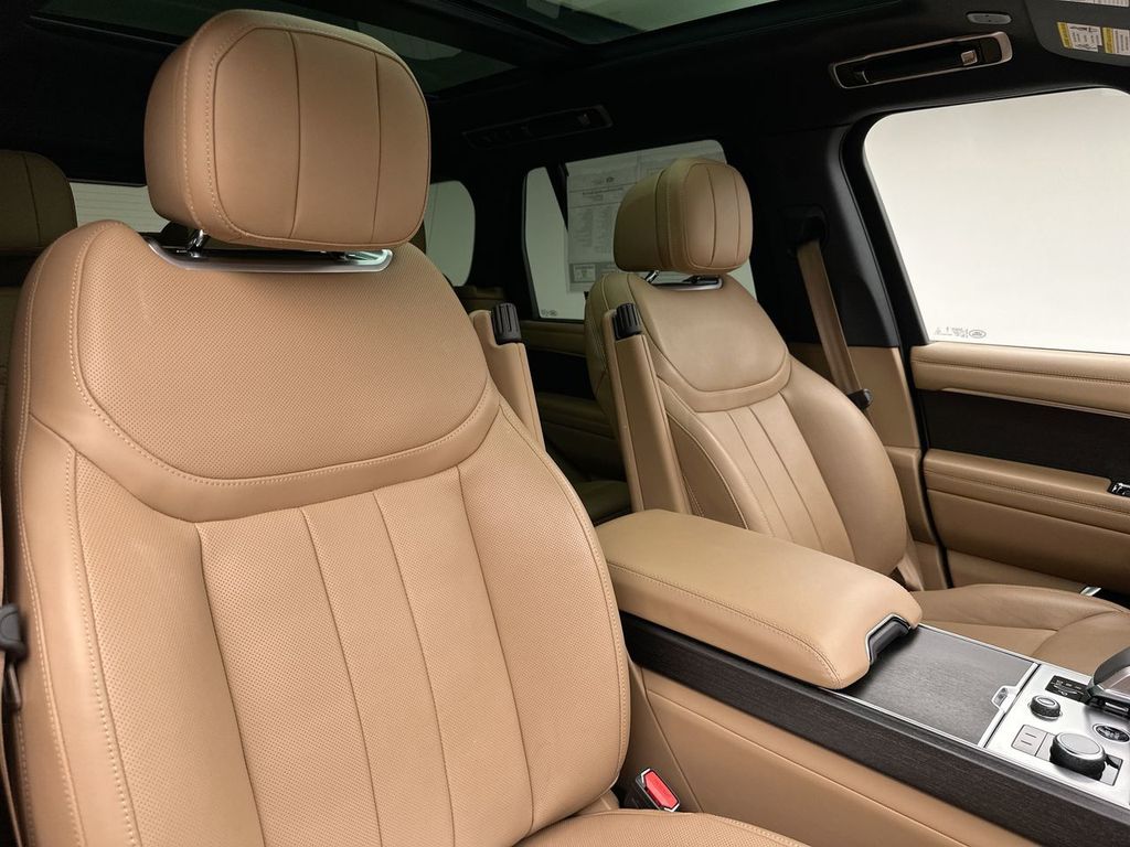 Thumbnail: 2023 Land Rover Range Rover - 18