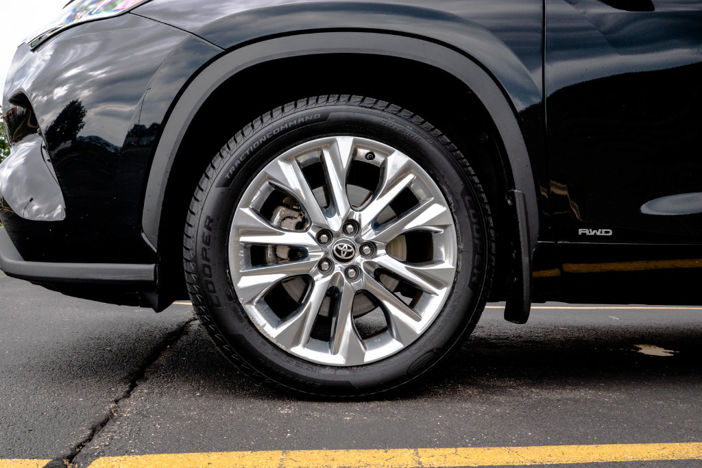 Used 2022 Toyota Highlander Hybrid SUV