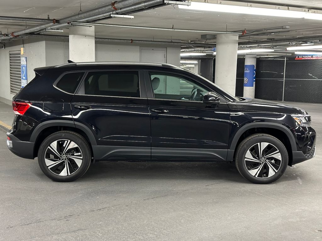 2024 Volkswagen Taos 1.5T SE 7