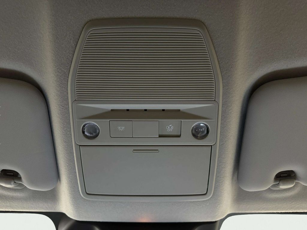 Certified Used 2025 Gun Metallic Nissan SR image 17
