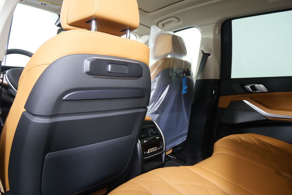 Thumbnail: 2026 BMW X7 - 19