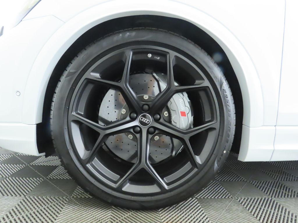 2025 Audi RS Q8 4.0T 32