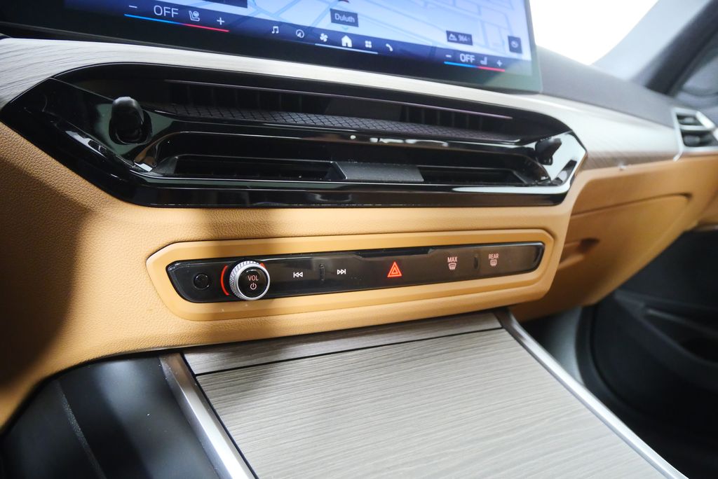 Thumbnail: 2025 BMW 3 Series - 27