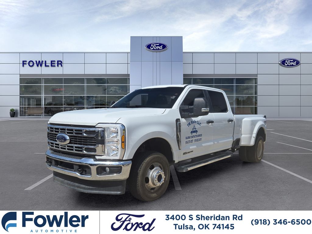 Oxford White 2024 Ford F-350 Super Duty Pickup Truck Four-Wheel Drive Automatic