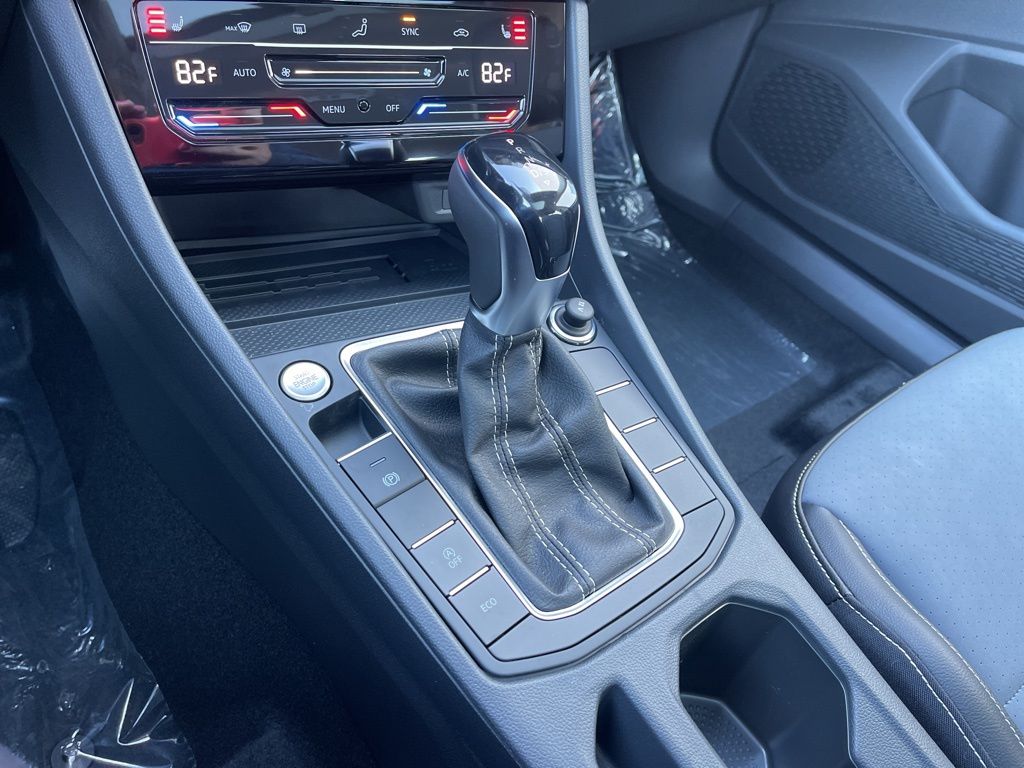 New 2026 Platinum Gray Metallic Volkswagen 1.5T SE image 11