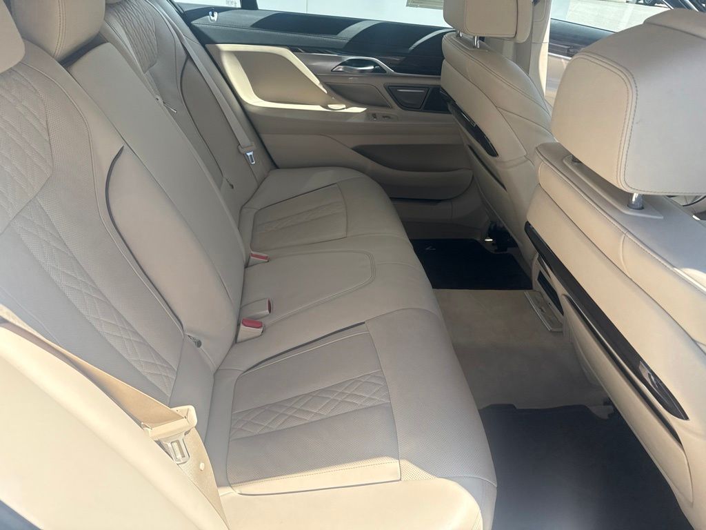 2020 BMW 750i xDrive